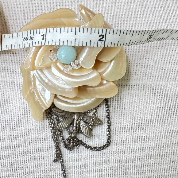 vtg KC MOP stacked hand wired mother of pearl heavy flower brooch - Picture 7 of 7